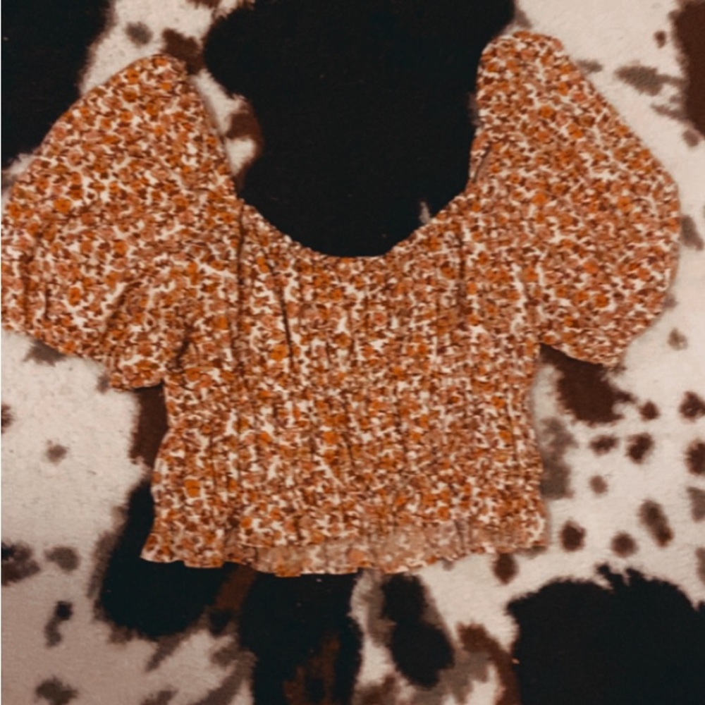 Puff sleeve cropped top